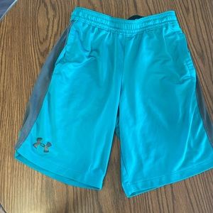 Men’s teal blue Under Armour shorts size small
